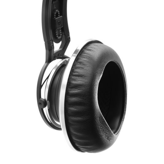 K872 - Black - Master reference closed-back headphones - Detailshot 1 image number null