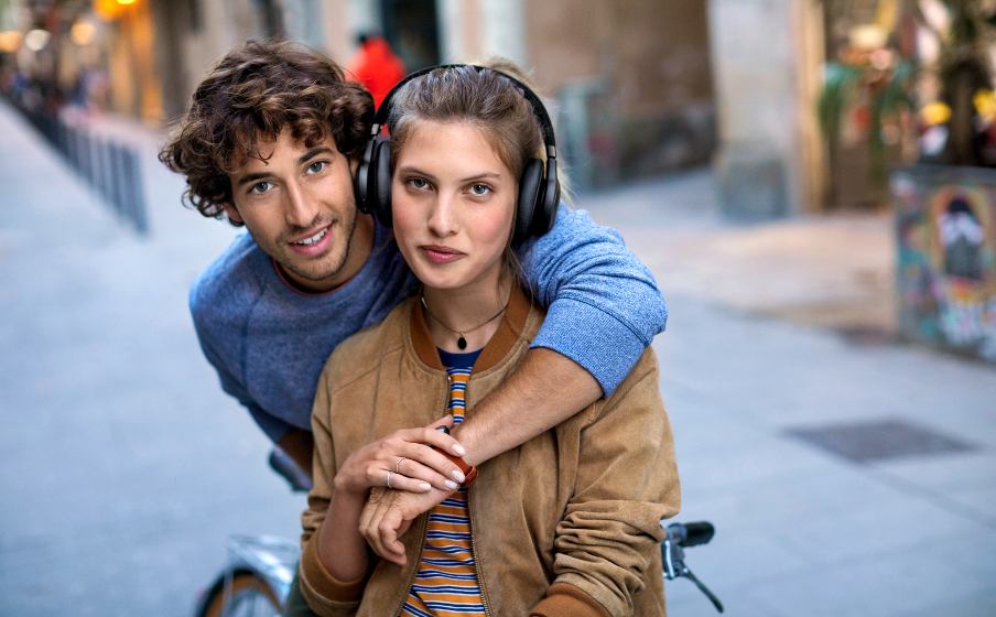 Jbl live bt650 deals