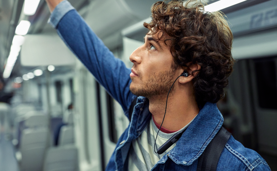 JBL Live 220BT | Live life amplified.